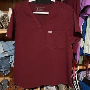 Womens maroon figs Catarina one pocket top size L